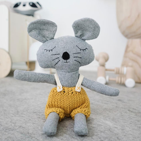 AND THE LITTLE DOG LAUGHED - Charlie Mouse